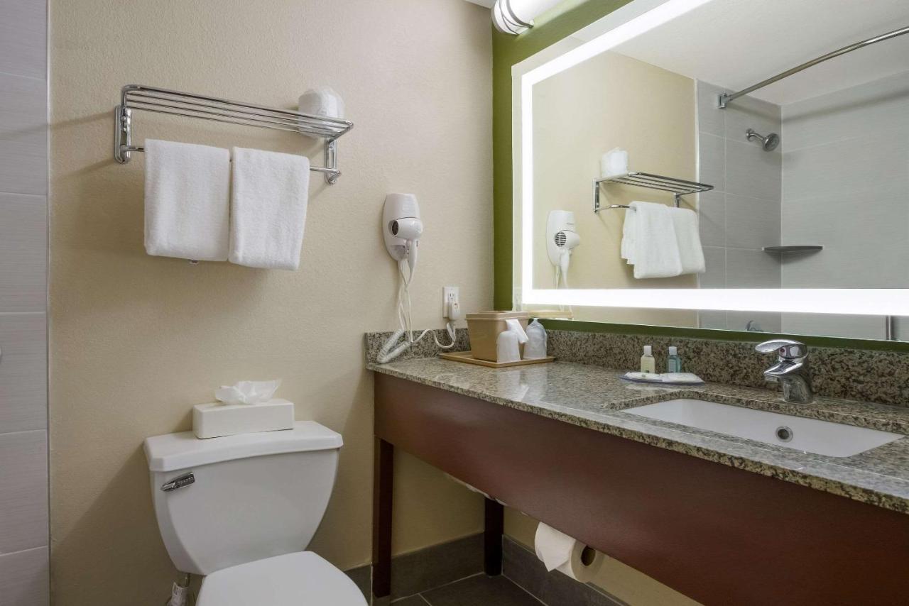 Quality Inn Near Princeton Lawrence Екстериор снимка
