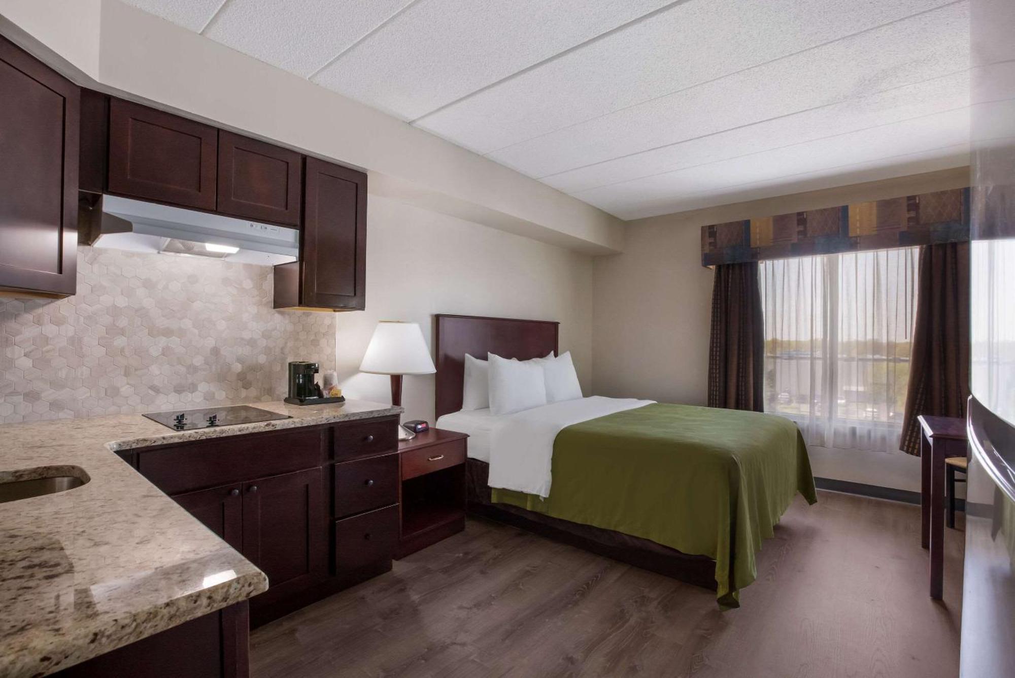 Quality Inn Near Princeton Lawrence Екстериор снимка