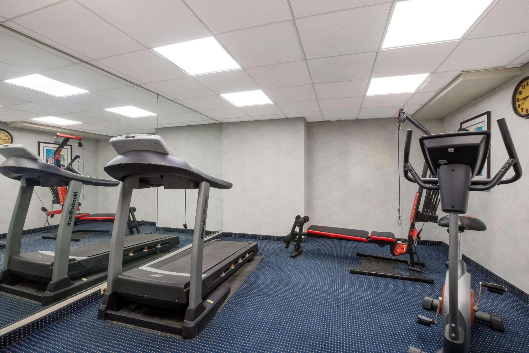 Quality Inn Near Princeton Lawrence Екстериор снимка