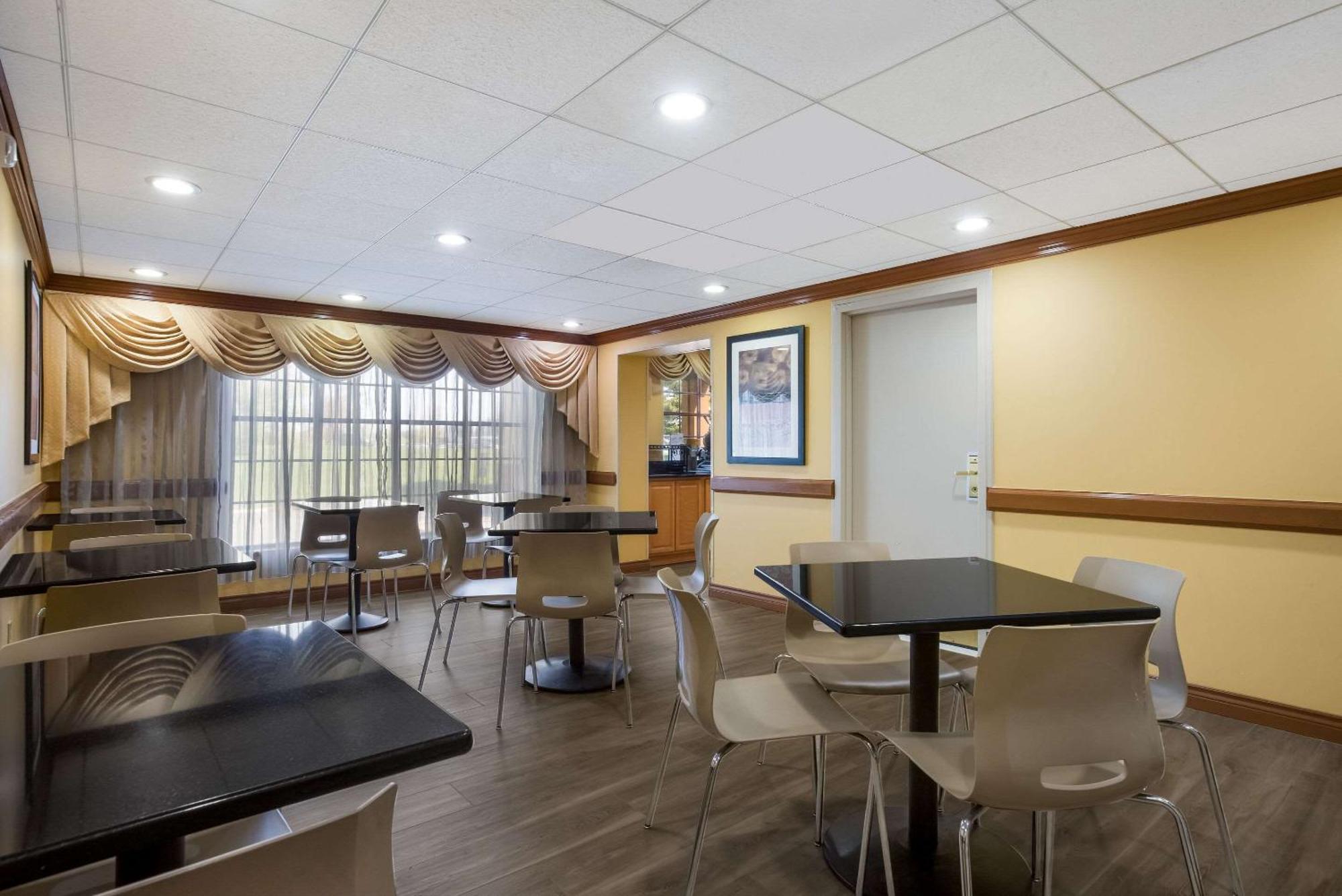 Quality Inn Near Princeton Lawrence Екстериор снимка