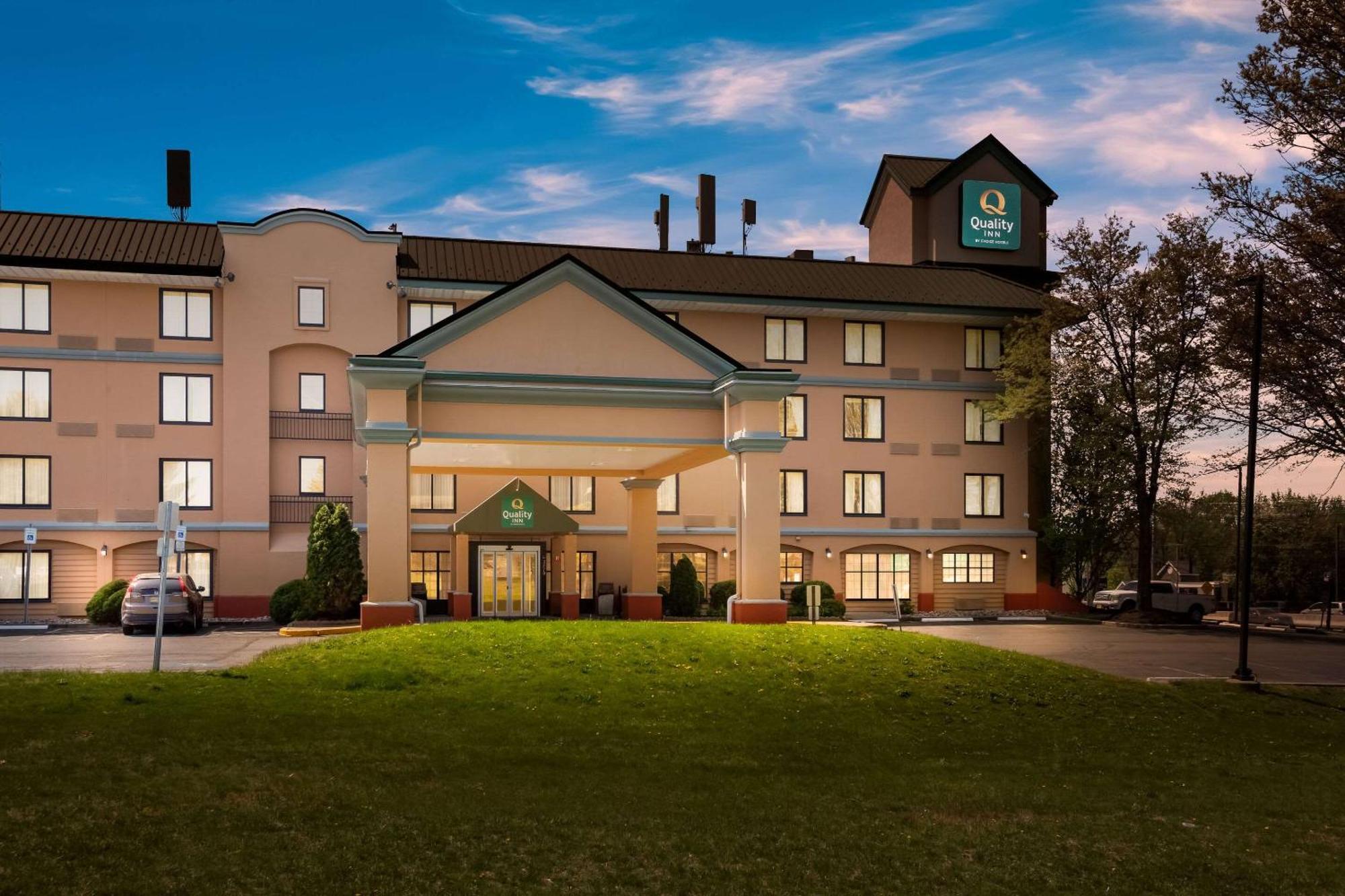 Quality Inn Near Princeton Lawrence Екстериор снимка