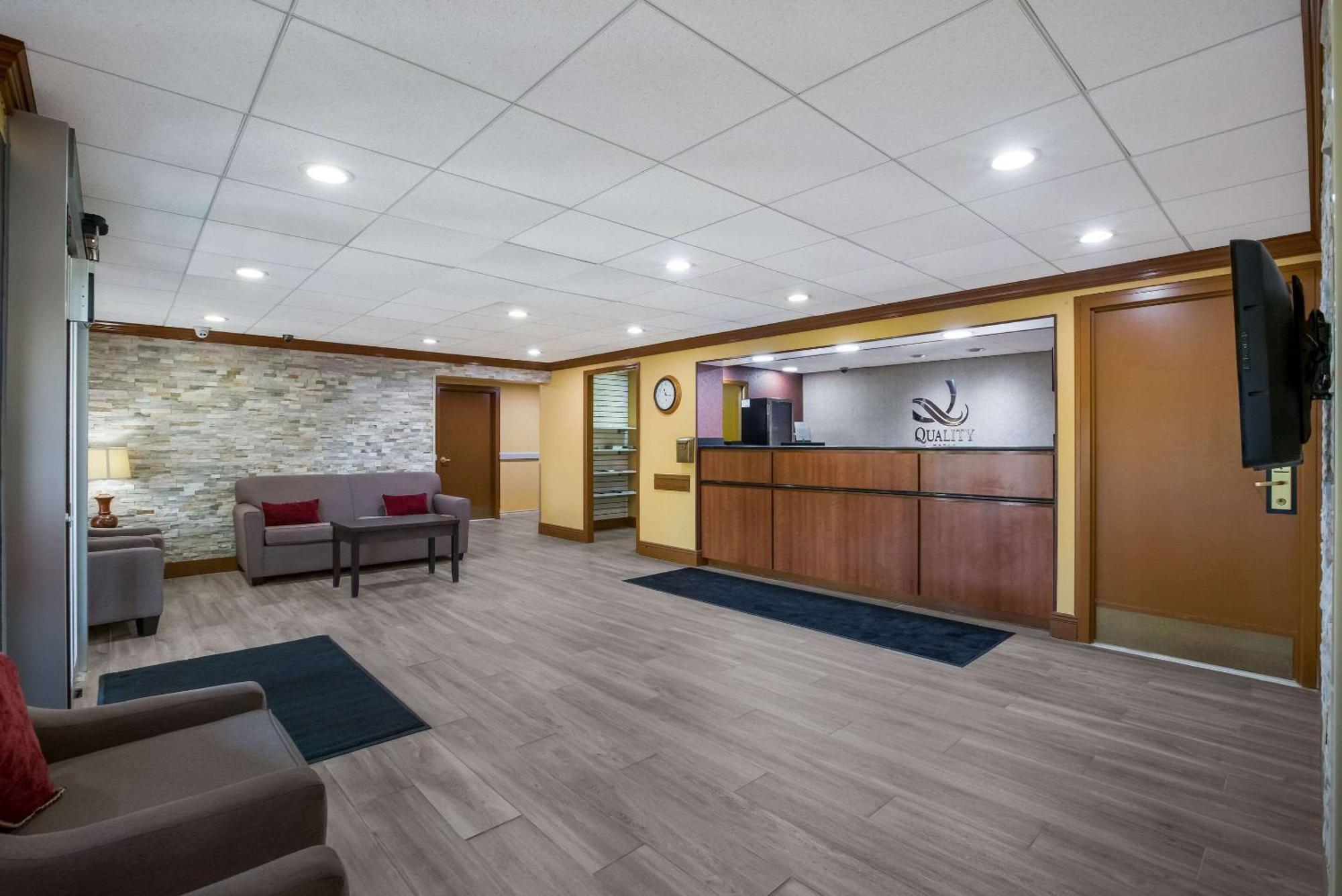 Quality Inn Near Princeton Lawrence Екстериор снимка