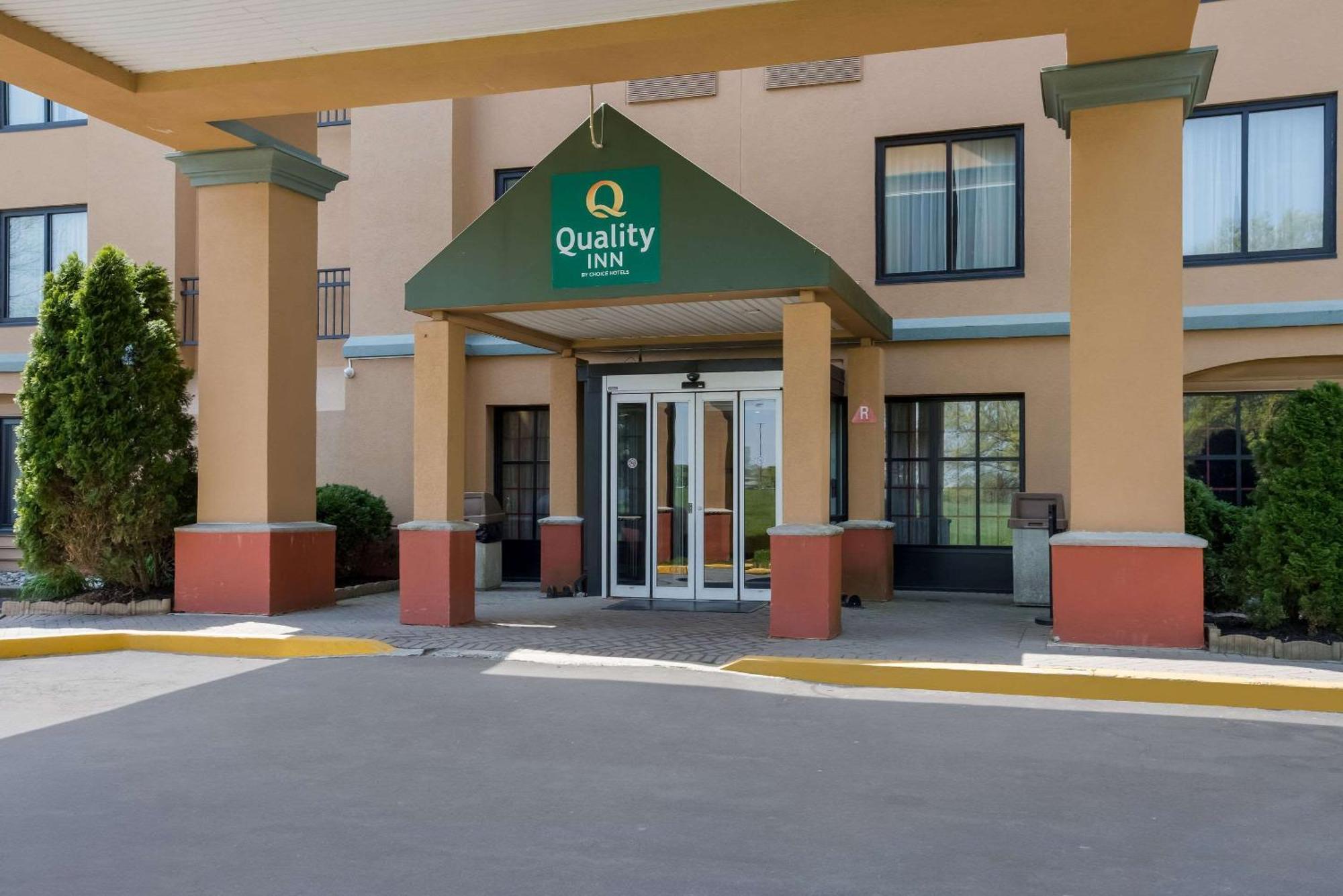 Quality Inn Near Princeton Lawrence Екстериор снимка