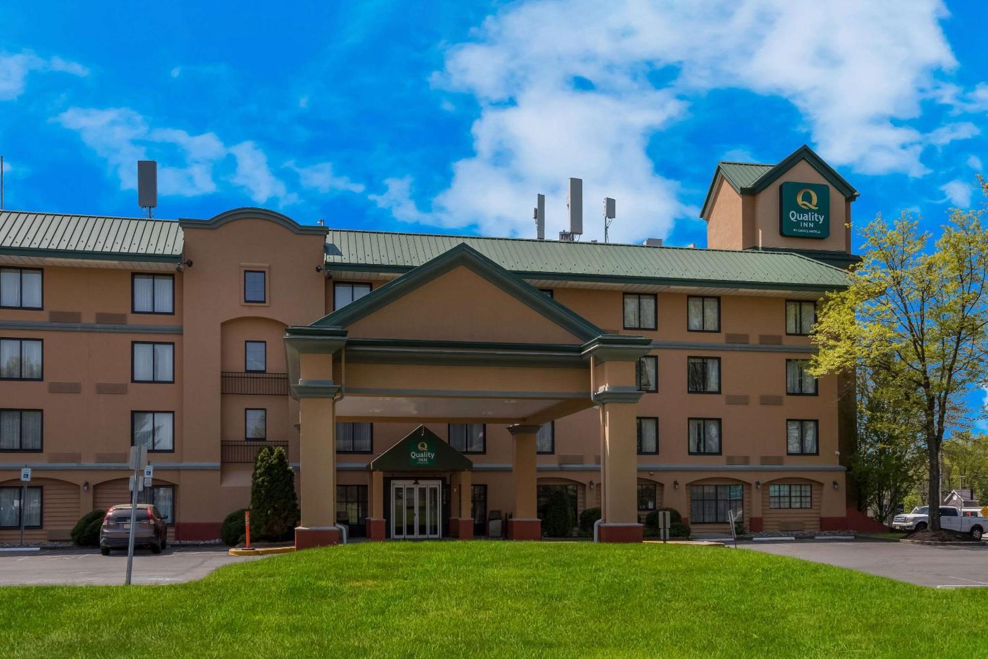Quality Inn Near Princeton Lawrence Екстериор снимка