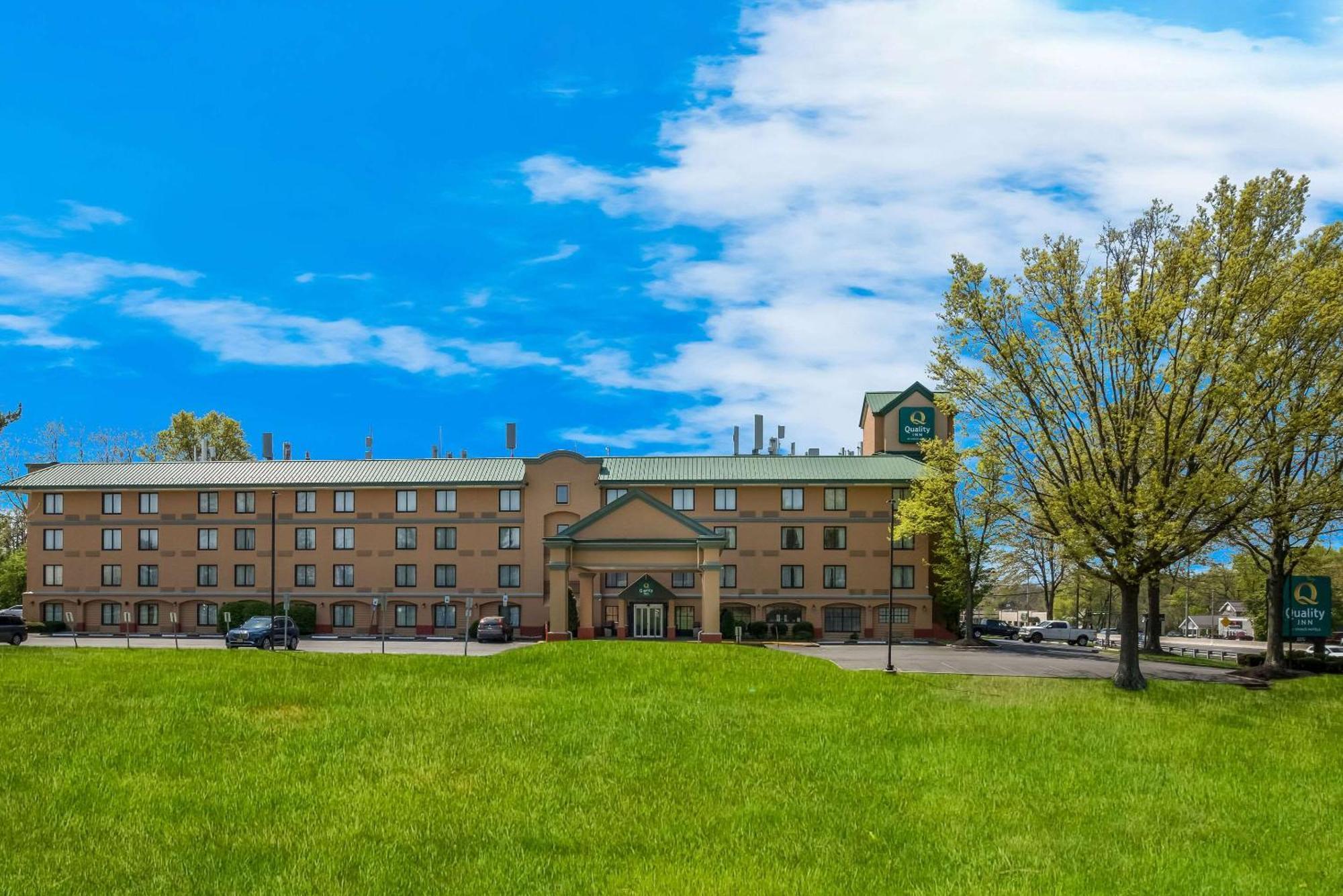 Quality Inn Near Princeton Lawrence Екстериор снимка