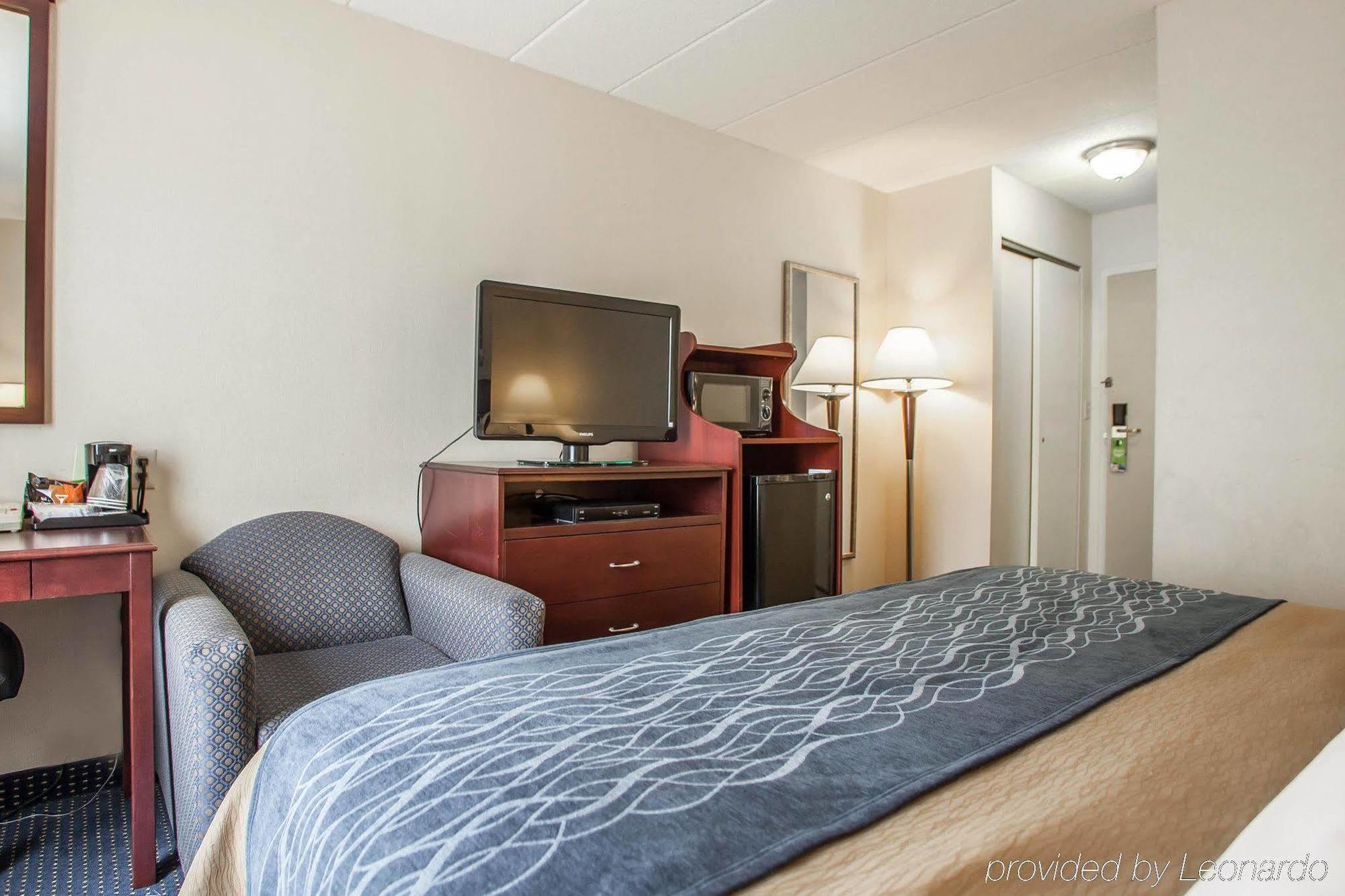 Quality Inn Near Princeton Lawrence Екстериор снимка