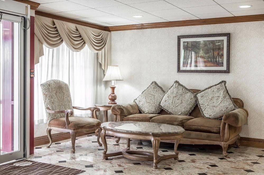 Quality Inn Near Princeton Lawrence Екстериор снимка