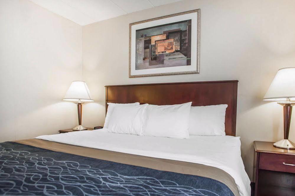 Quality Inn Near Princeton Lawrence Екстериор снимка