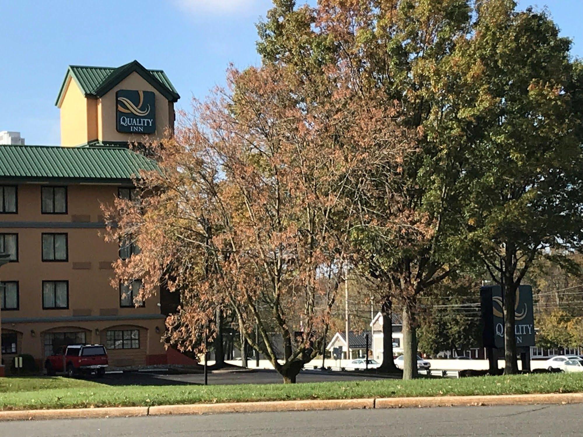 Quality Inn Near Princeton Lawrence Екстериор снимка