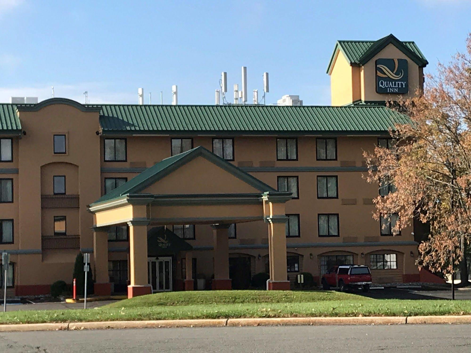 Quality Inn Near Princeton Lawrence Екстериор снимка