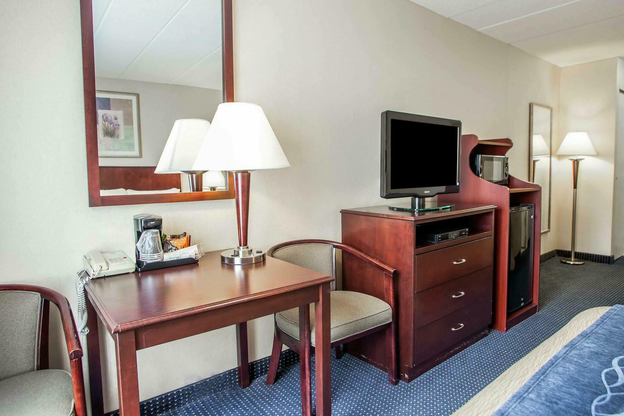 Quality Inn Near Princeton Lawrence Екстериор снимка