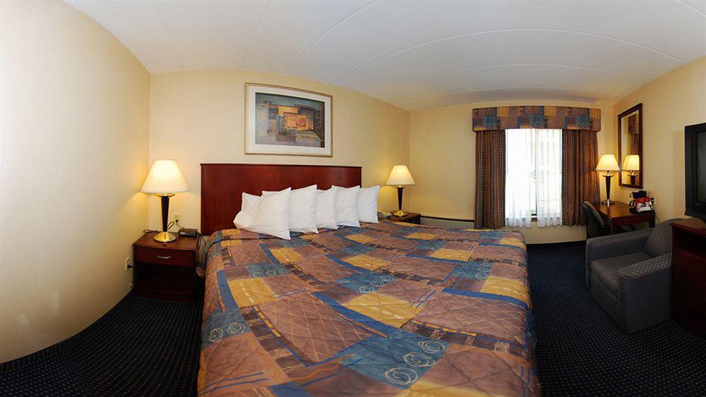Quality Inn Near Princeton Lawrence Екстериор снимка